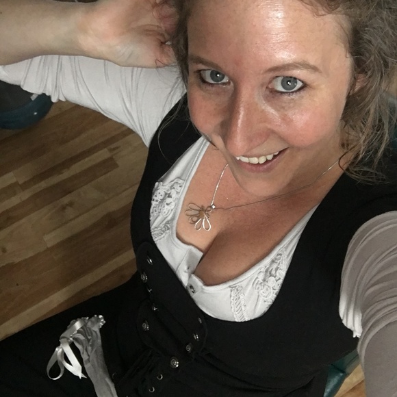 Meet your Posher, Amanda - Picture 6 of 8